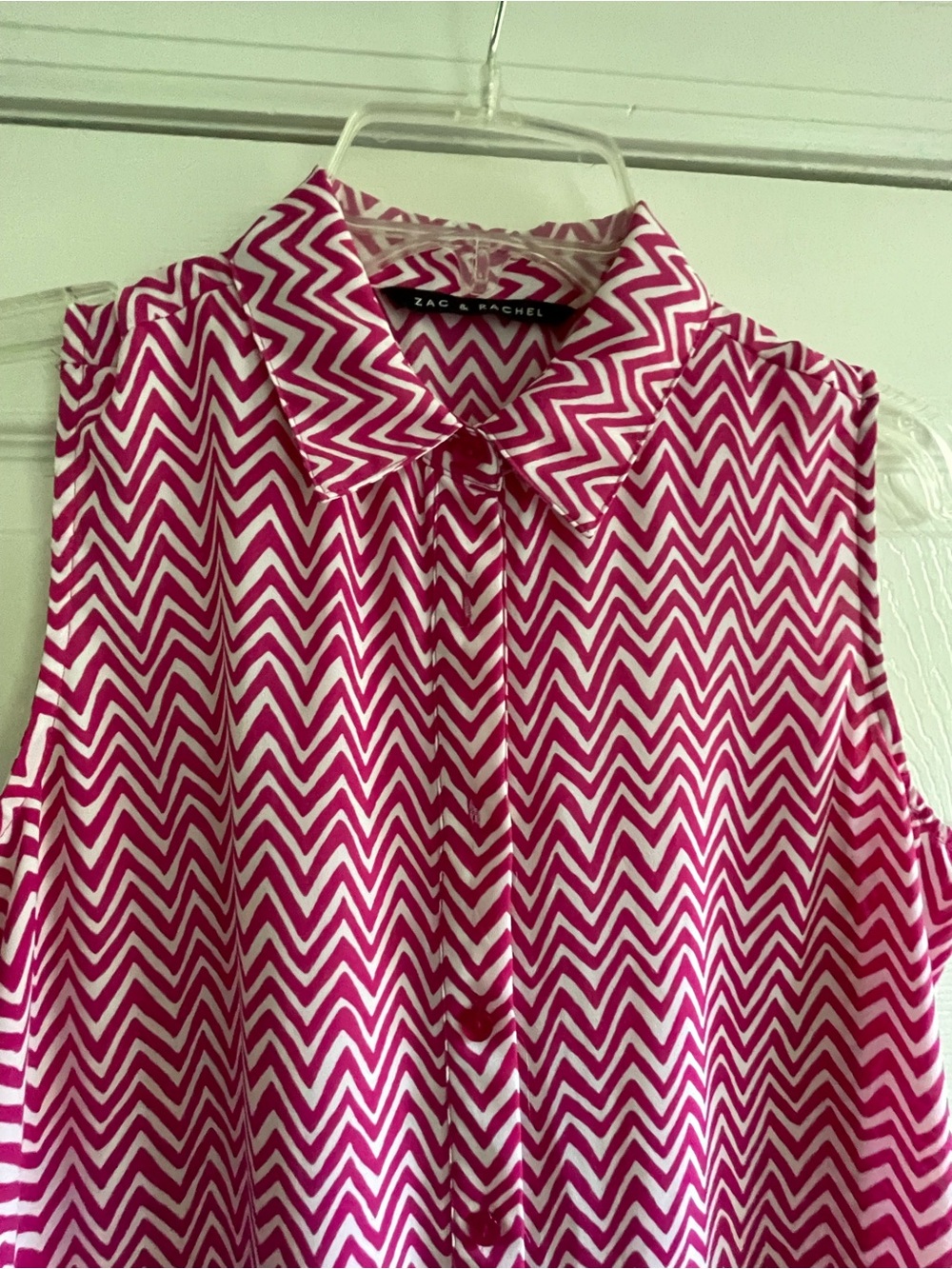 Zac & Rachel Fuchsia Chevron Sleeveless Button-Front Blouse- like new!